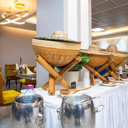 Oak Plaza Hotels East Airport Accra Exteriör bild