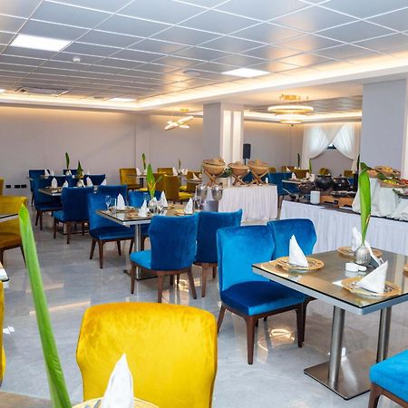 Oak Plaza Hotels East Airport Accra Exteriör bild
