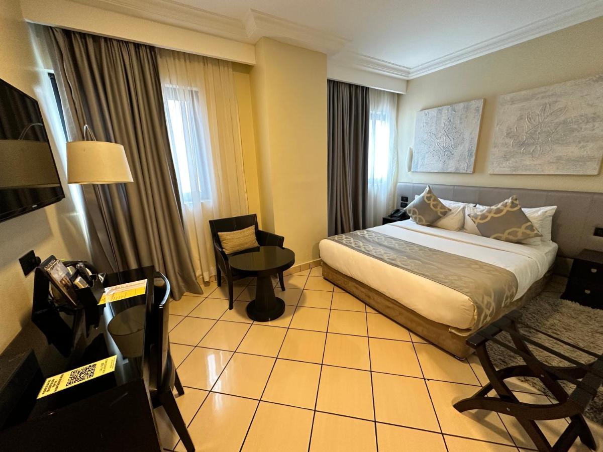 Oak Plaza Hotels East Airport Accra Exteriör bild