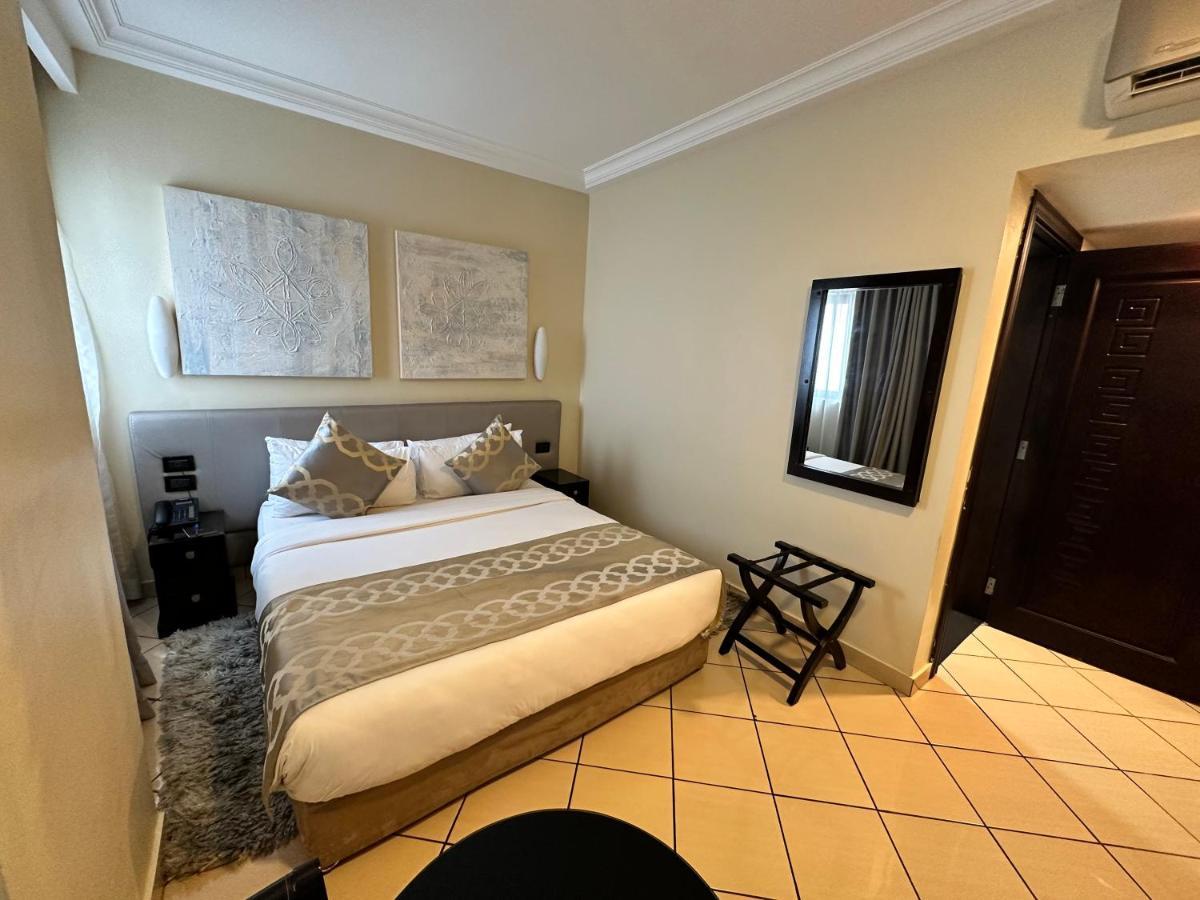 Oak Plaza Hotels East Airport Accra Exteriör bild