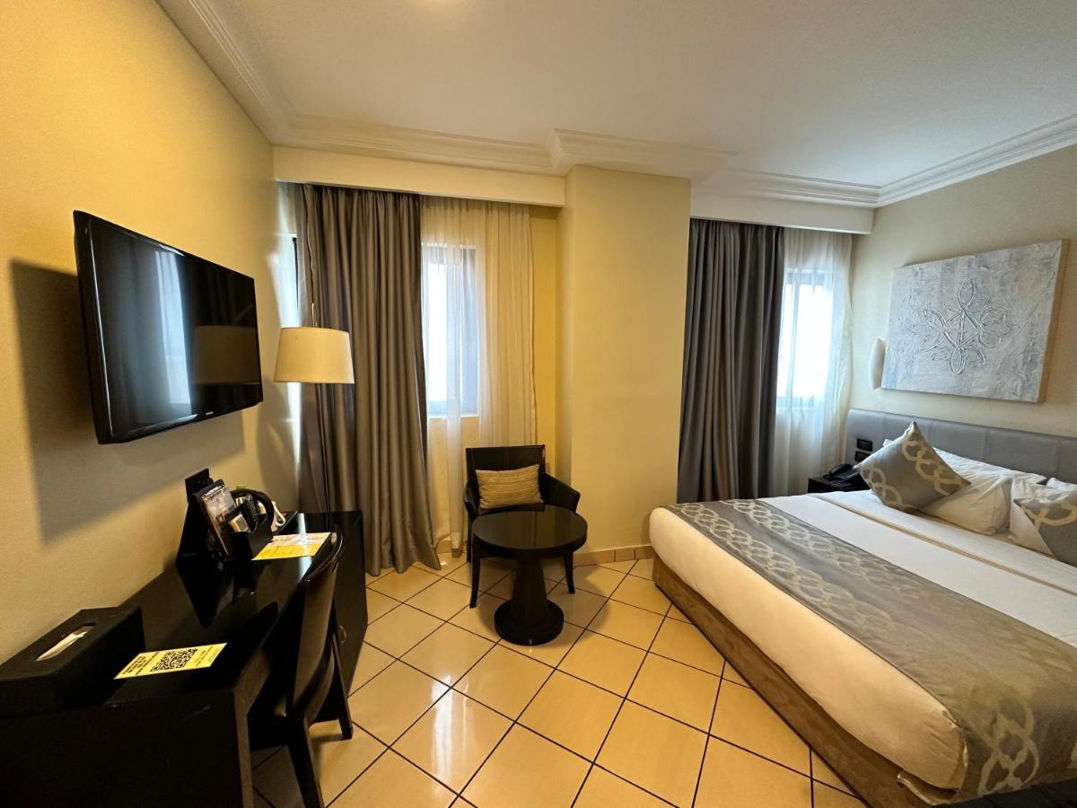 Oak Plaza Hotels East Airport Accra Exteriör bild
