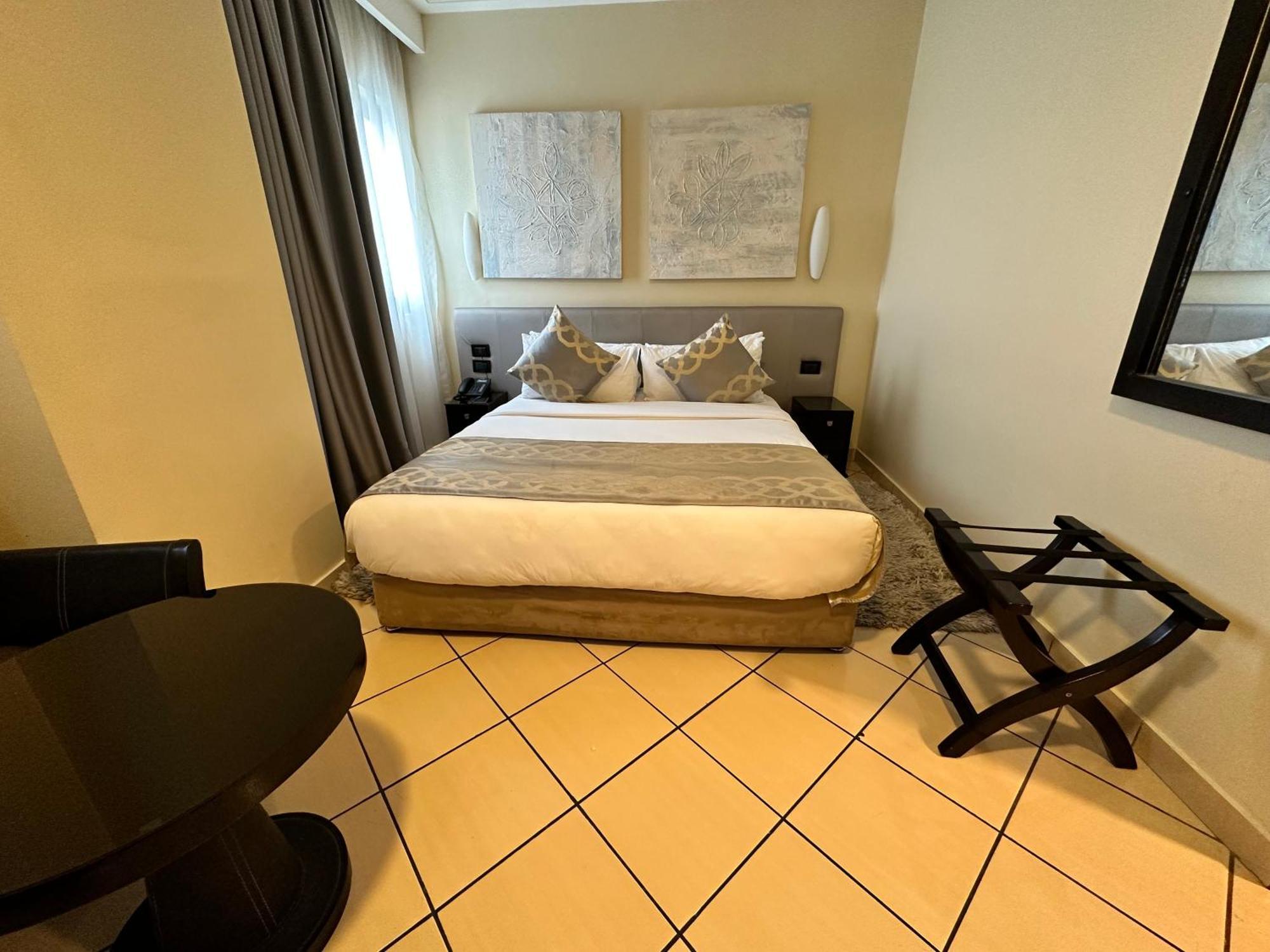 Oak Plaza Hotels East Airport Accra Exteriör bild