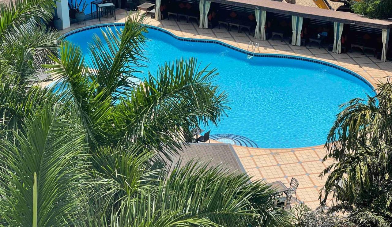 Oak Plaza Hotels East Airport Accra Exteriör bild